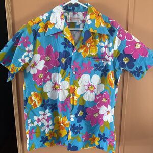 Pomare Tahiti Hawaiian Button Up Shirt Size Medium Blue Green All Print Retro